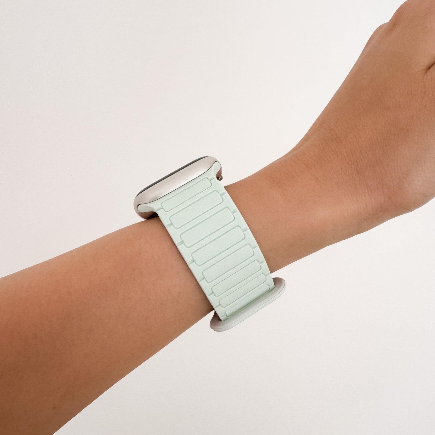 Oyster_Magnetic_Apple_Watch_Loop_-_MINT_GREEN_14