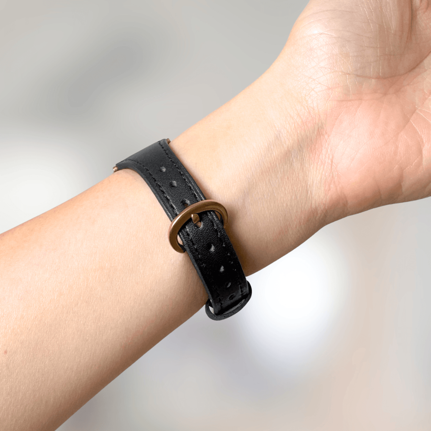 Slim Horseshoe Leather Apple Watch Strap - Black2