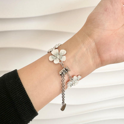 Blush Petal Apple Watch Bracelet - Silver