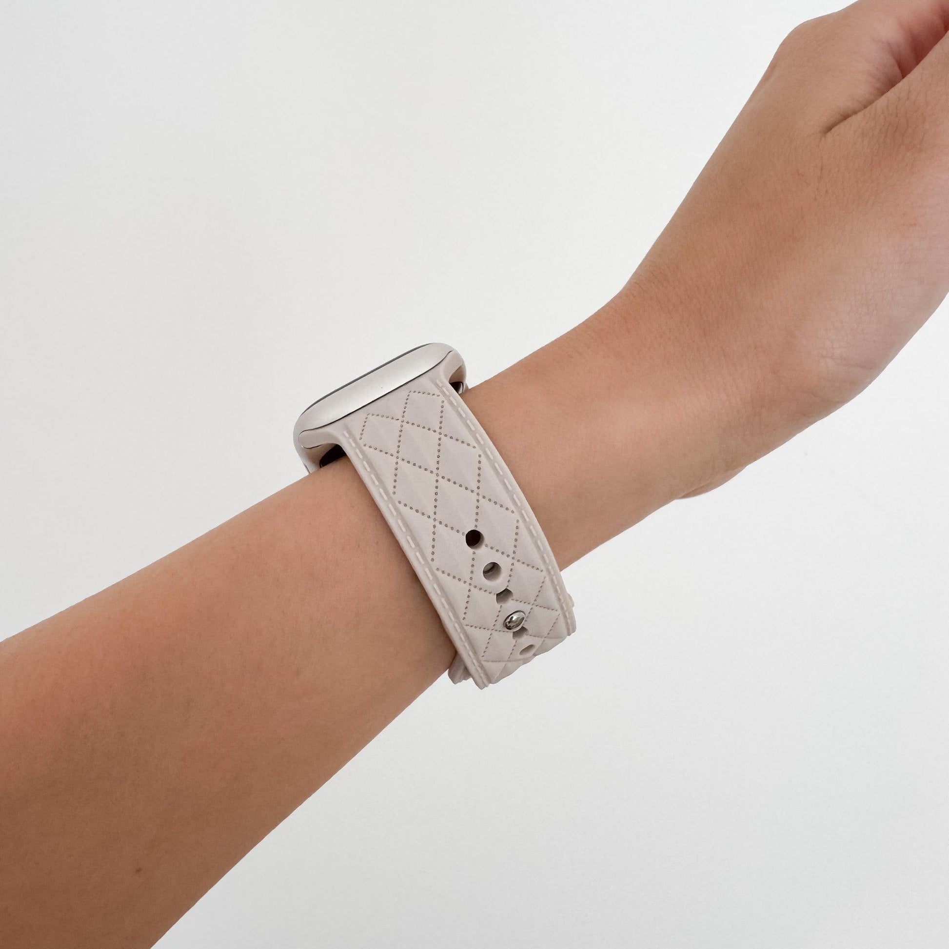 Lattice_Silicone_Apple_Watch_Band_-_Starlight 4