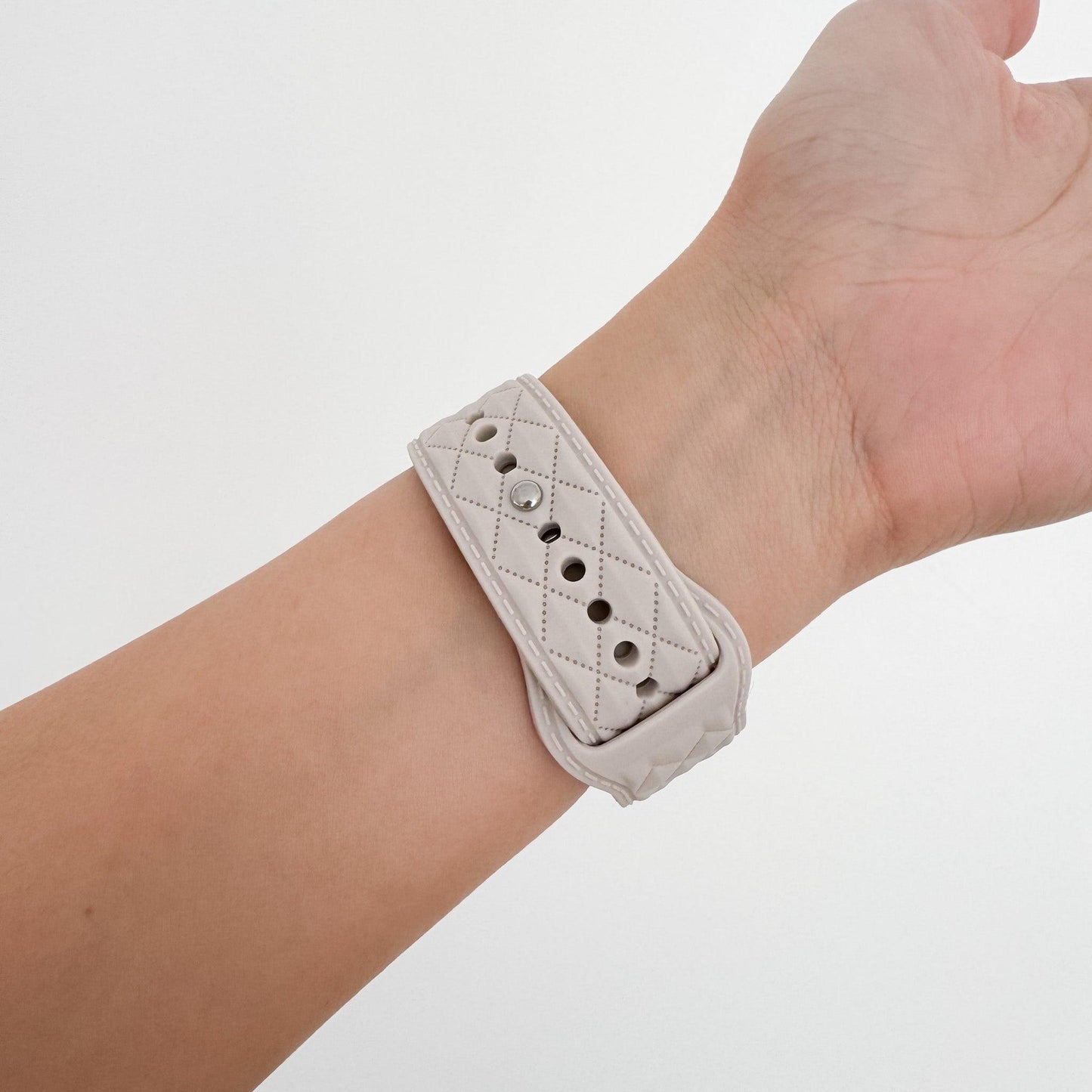 Lattice_Silicone_Apple_Watch_Band_-_Starlight 5