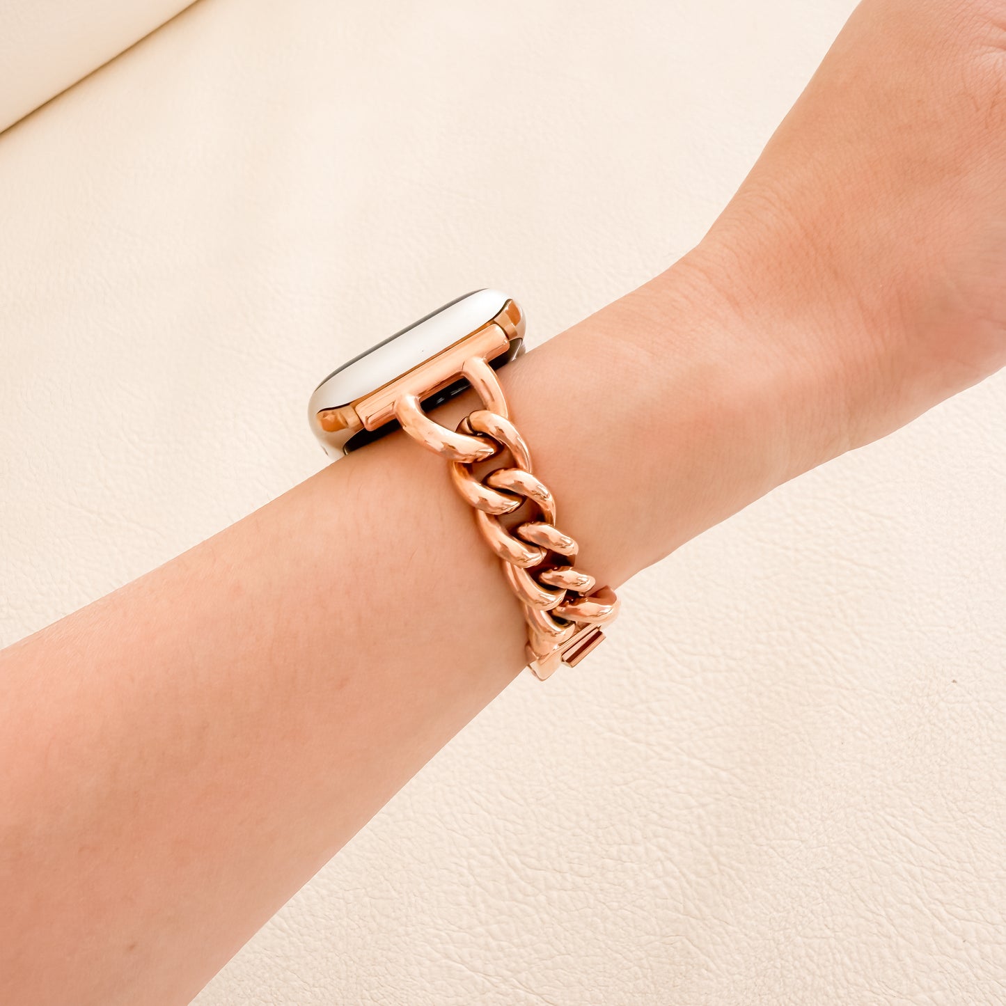 Rose gold chain apple watch bracelet on a wrist 