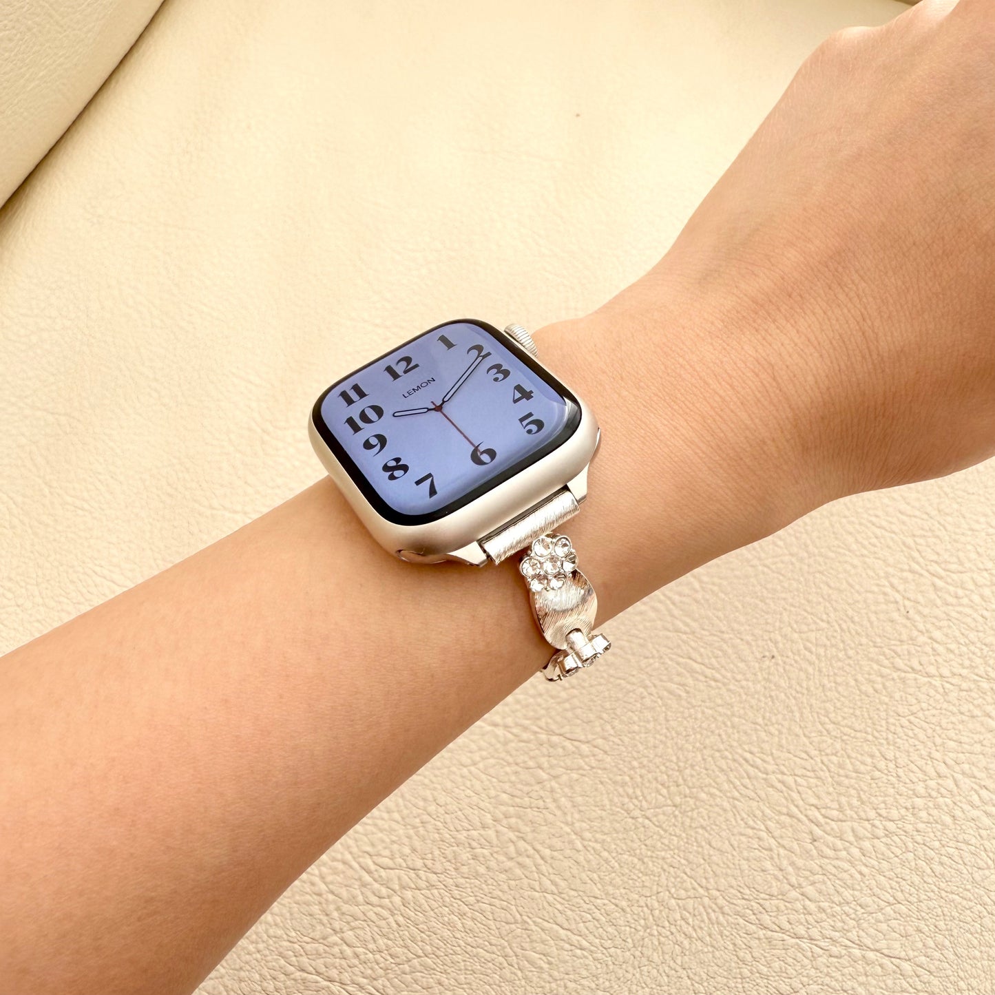 The_Grand_Apple_Watch_Bracelet_-_Silver WIRST