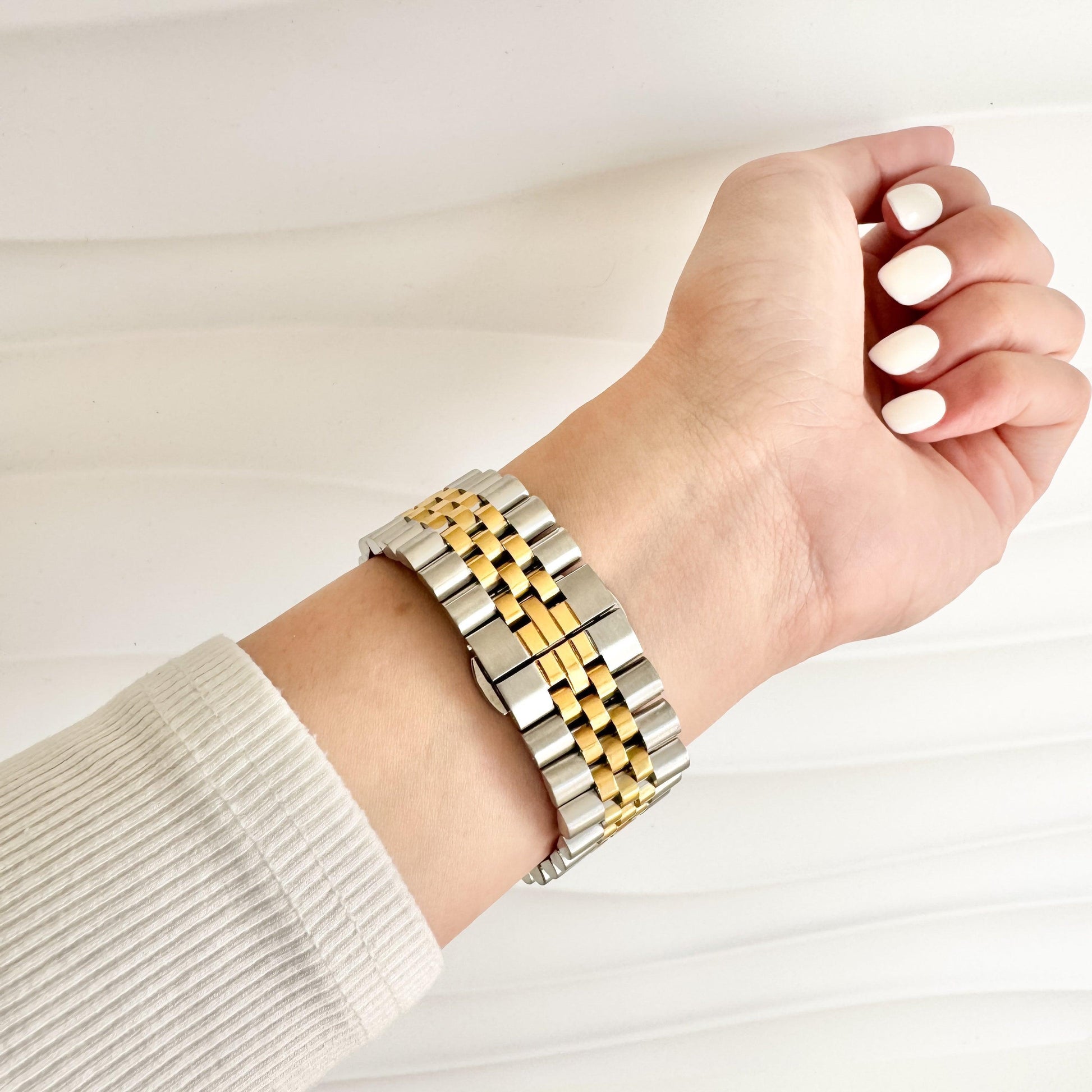 two-tone Jubilee watch band for Apple Watch 4